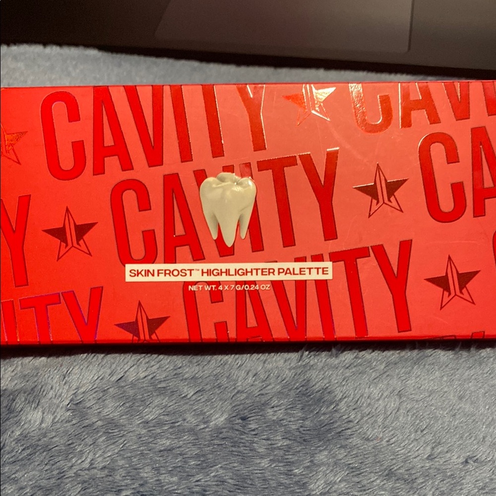 Jeffree Star Skin Frost Cavity Palette - Red